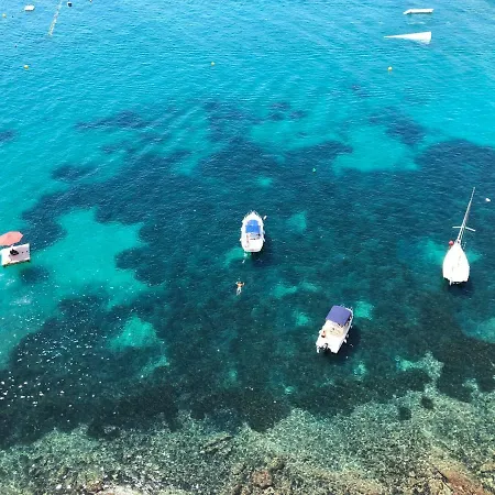 In Over The Sea דירה *